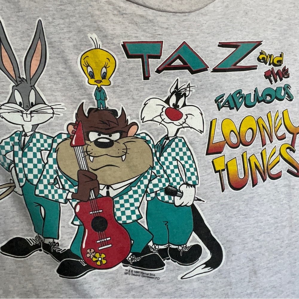 Vintage looney toons graphic tee